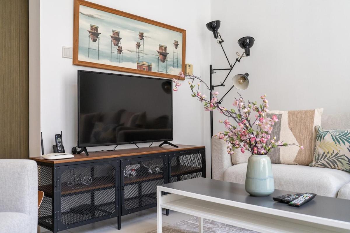 Cozy Loft In Downtown With Greenery View, Sleeps 4 Dubai