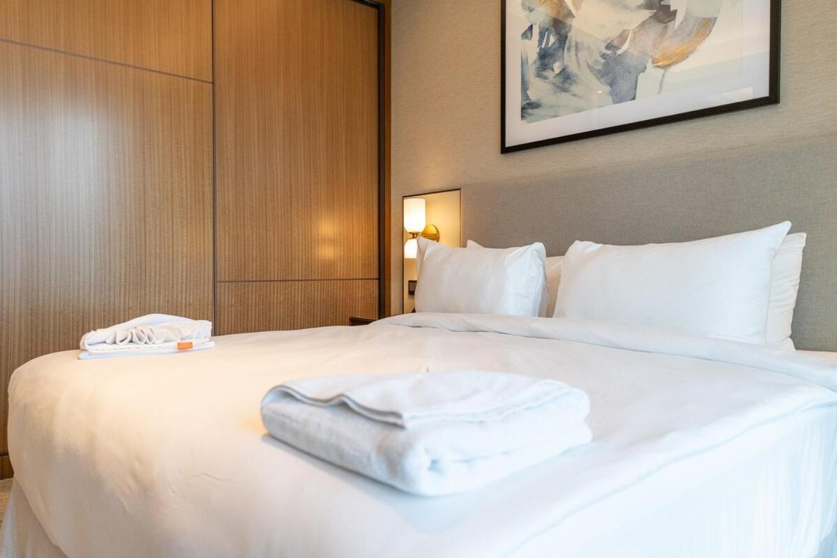 Chic For 4 With Burj Khalifa Views Apartment *