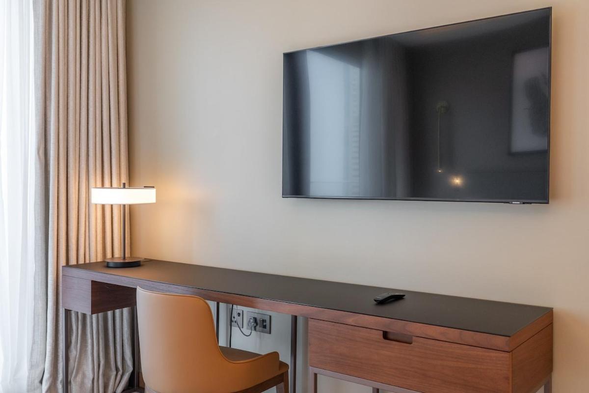 Chic For 4 With Burj Khalifa Views Apartment *