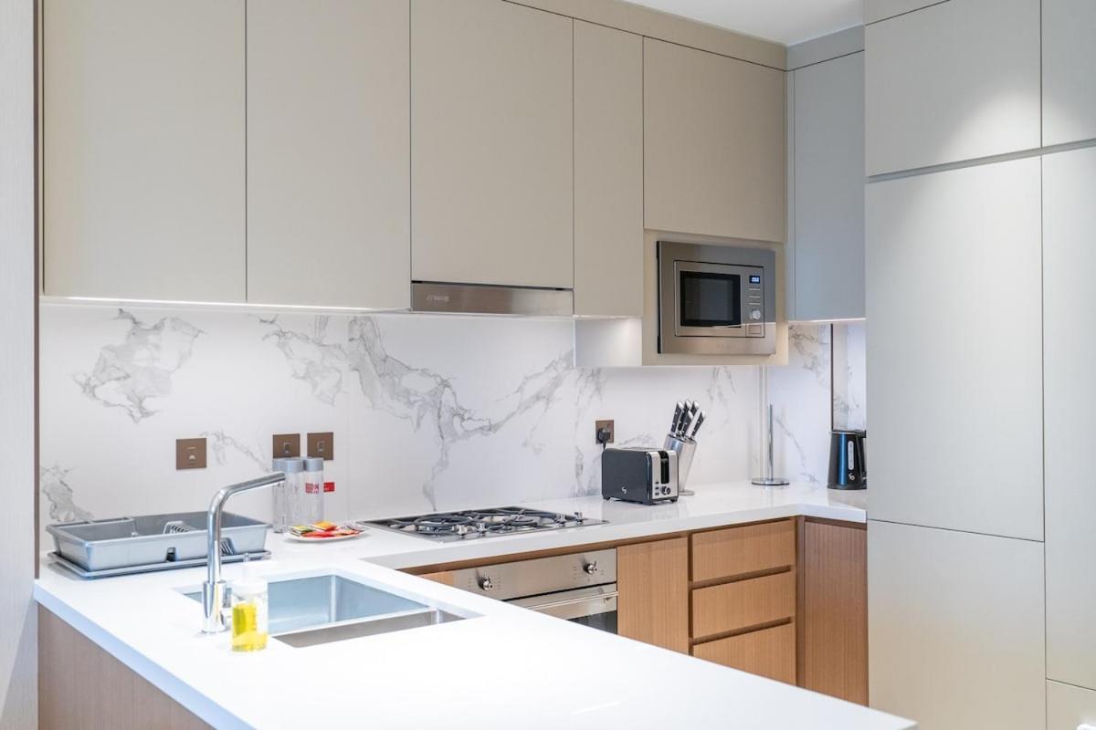 Chic For 4 With Burj Khalifa Views Apartment
