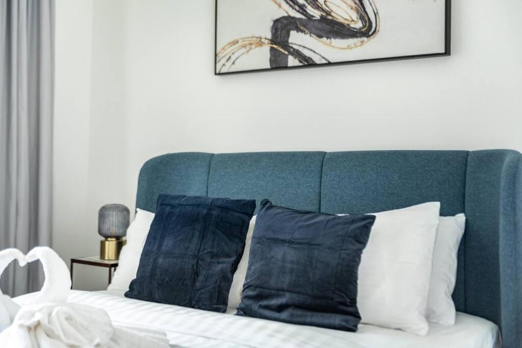 Luxury And Elegant 2br With Burj Khalifa View