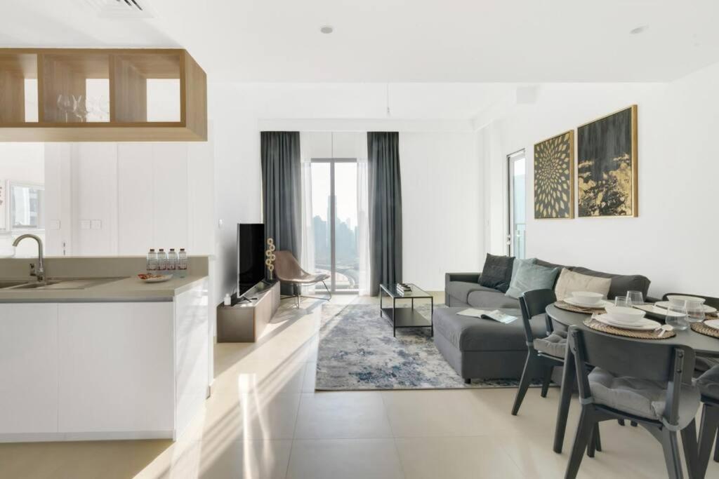 Luxury And Elegant 2br With Burj Khalifa View Apartment *