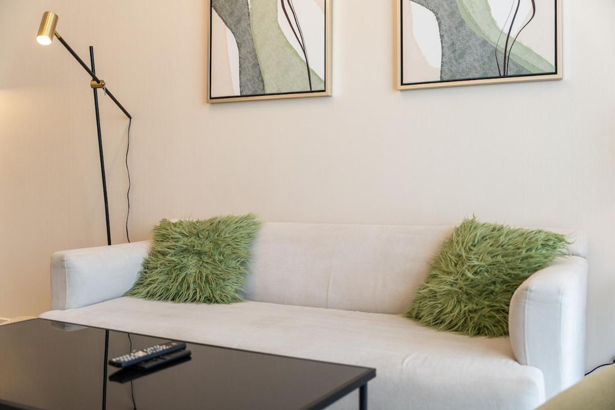 Eye-captivating 1 Bed For 2
