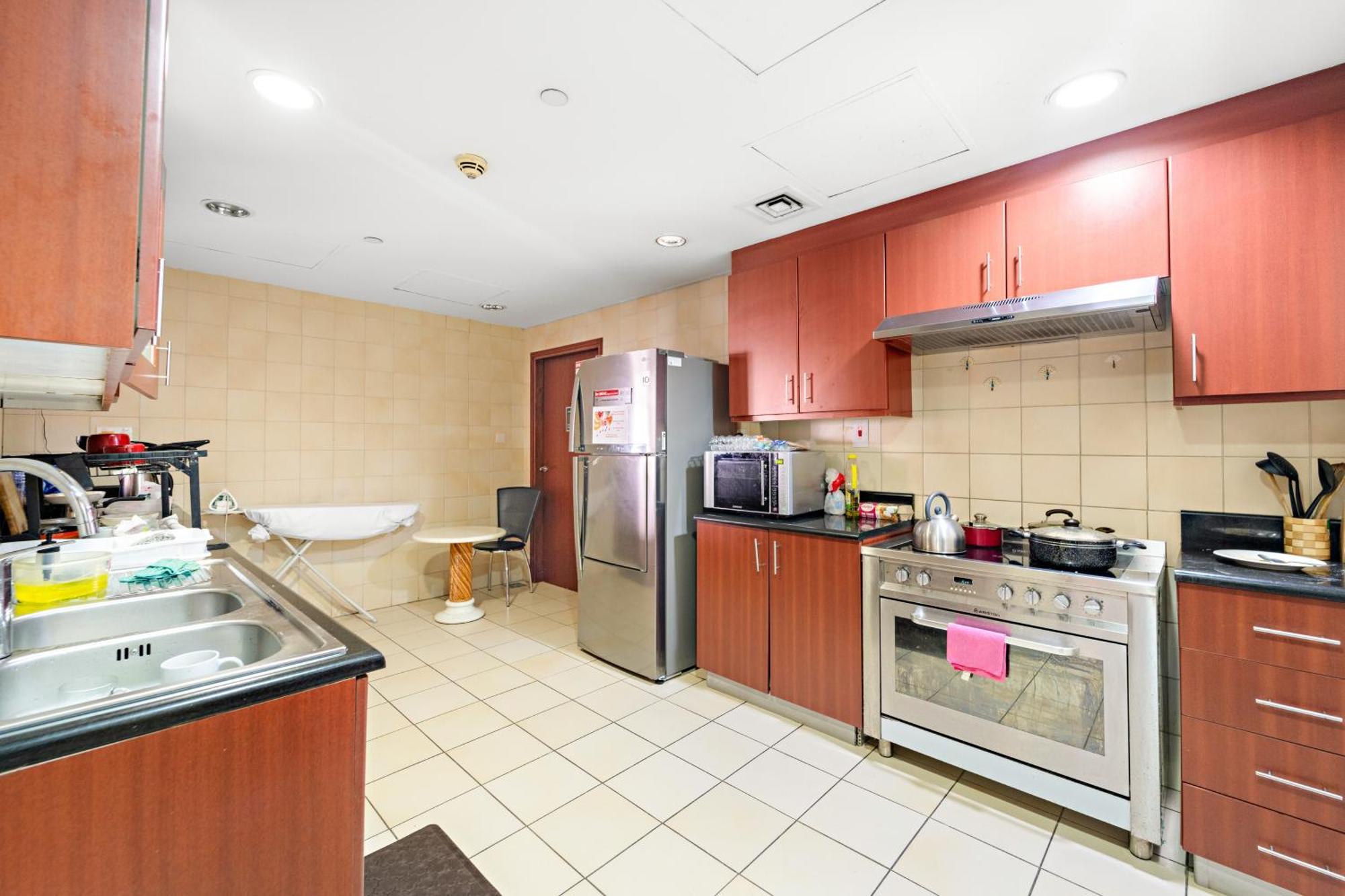 Living Jbr Hostel *
