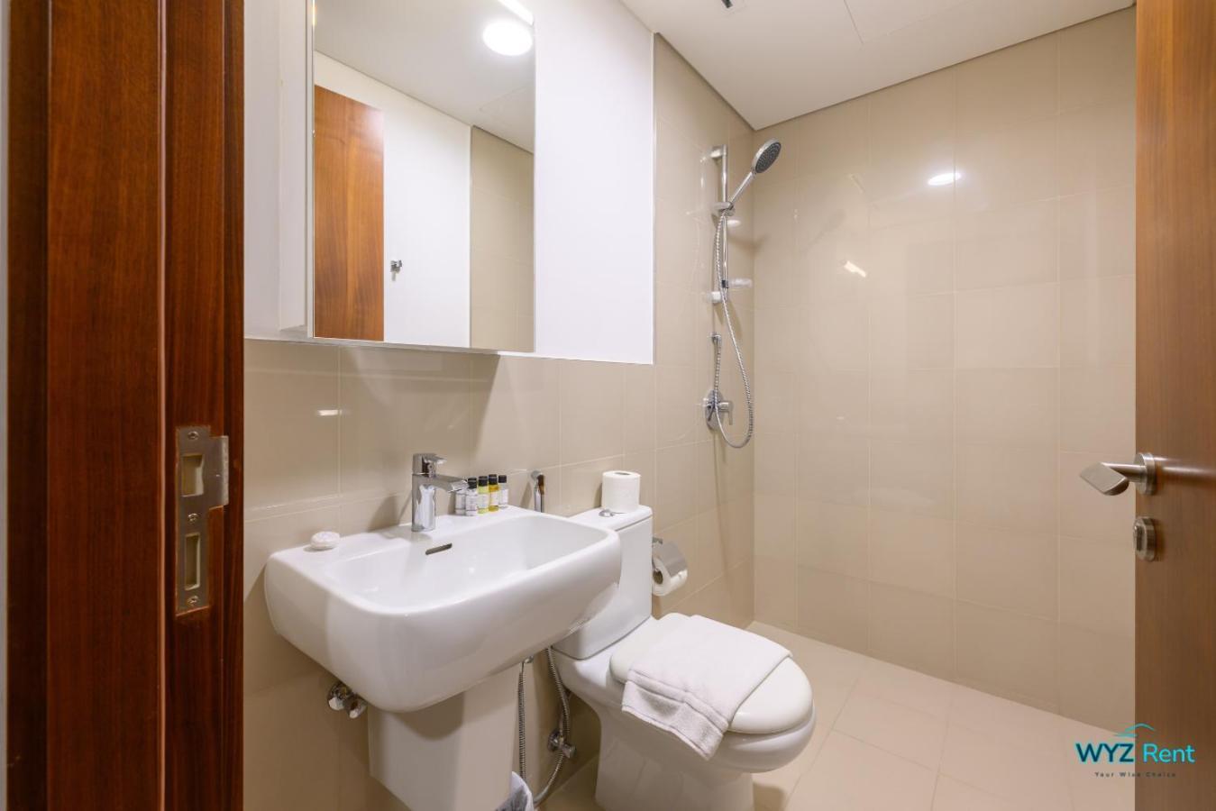Spectacular 3 & Half Br In Downtown ,burj Khalifa View Apartment *
