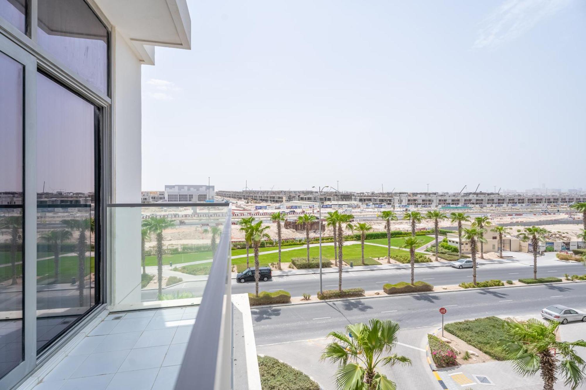 Escape24 Luxury Golf Promenade Damac Hills * Dubai