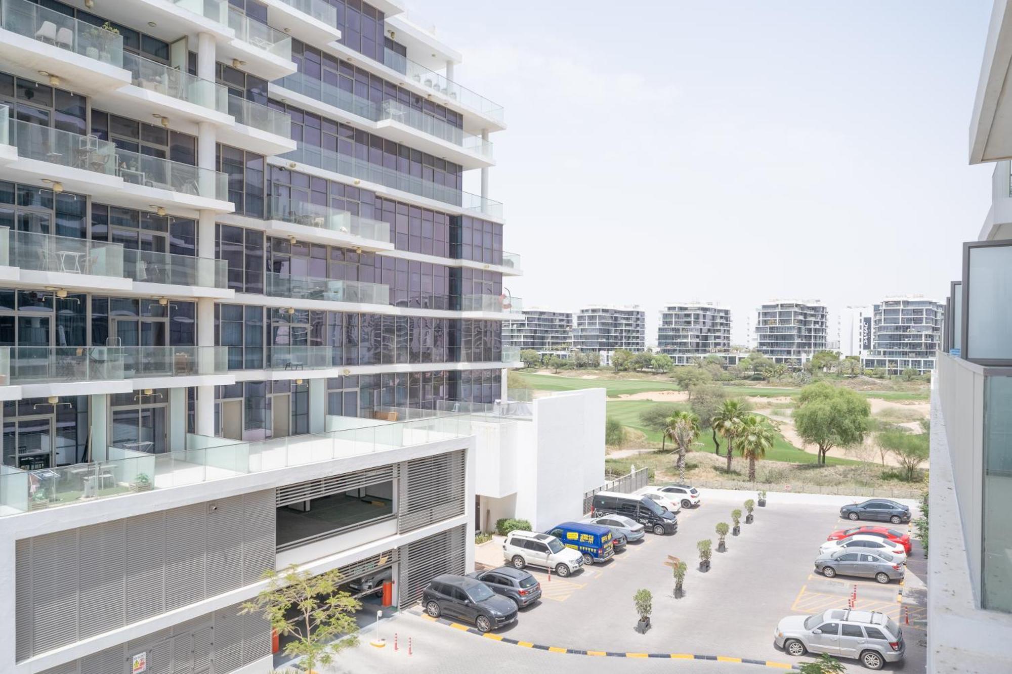 Escape24 Luxury Golf Promenade Damac Hills * Dubai