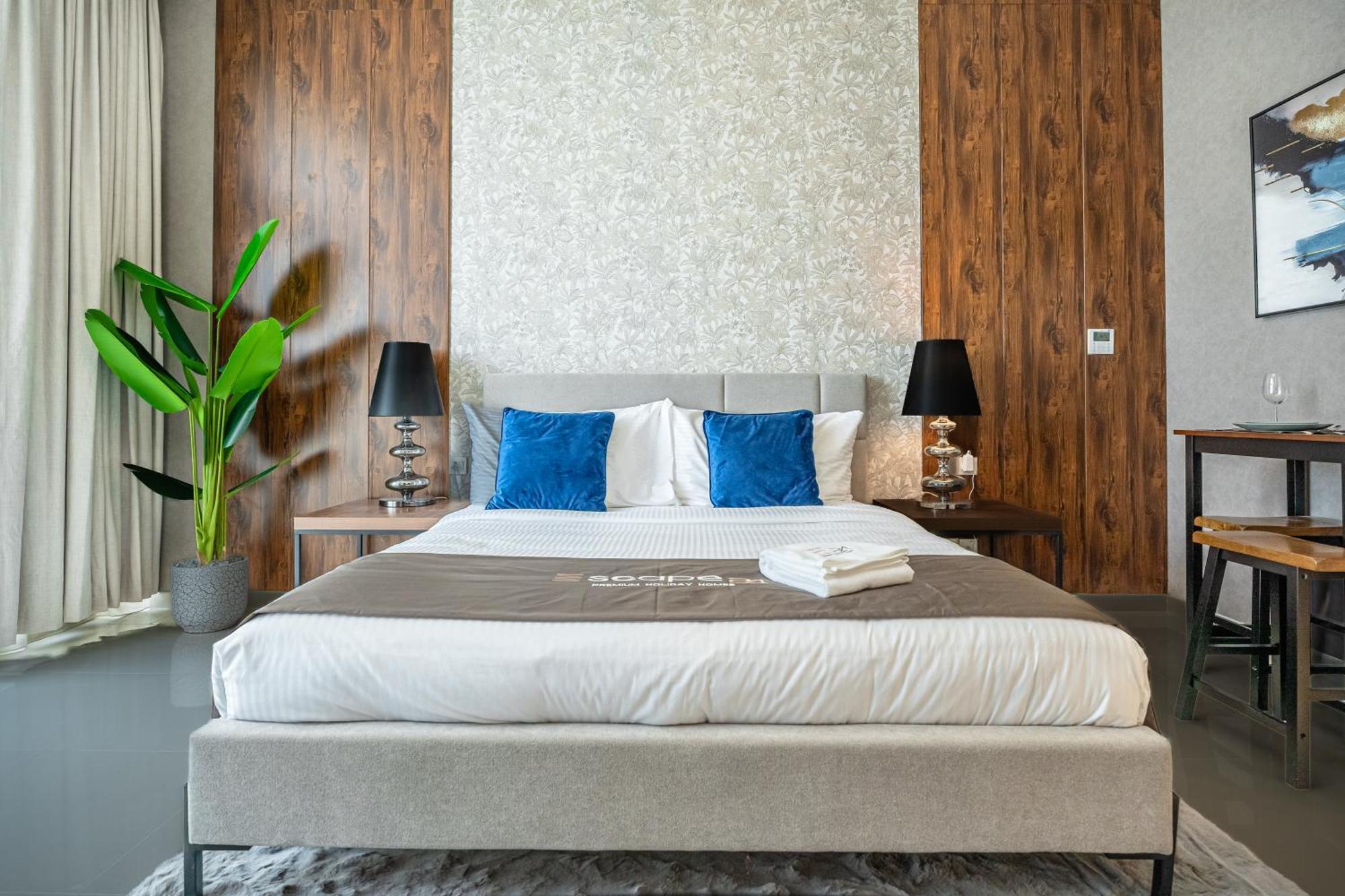 Escape24 Luxury Golf Promenade Damac Hills