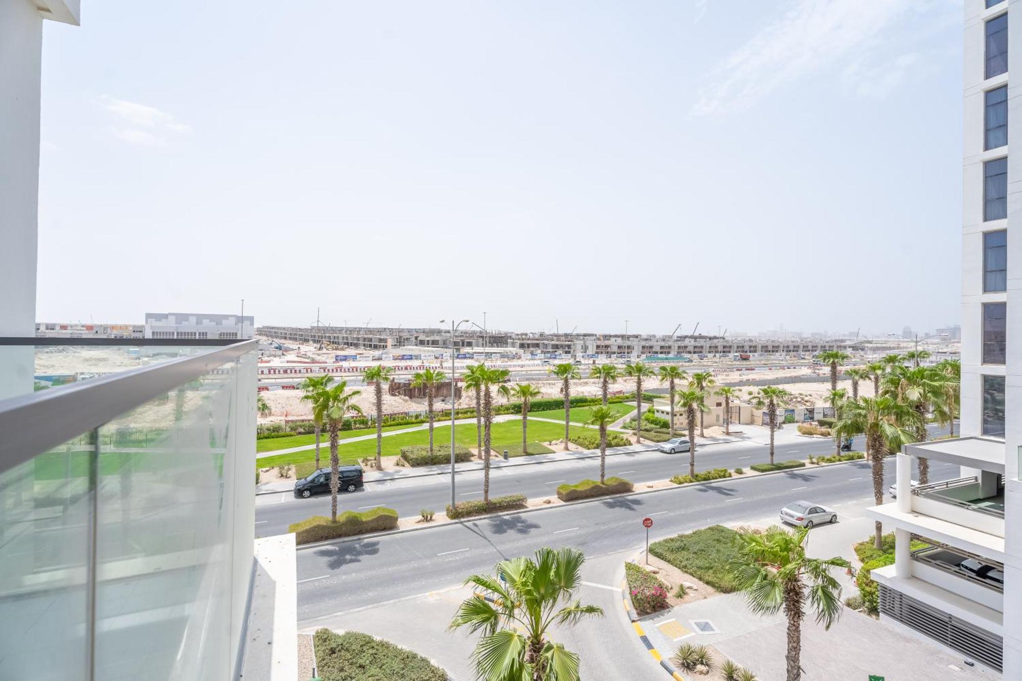 Daire Escape24 Luxury Golf Promenade Damac Hills Dubai