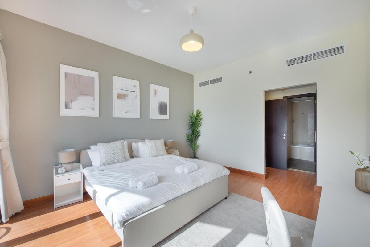 Modern In Lakeshore Spacious For 4