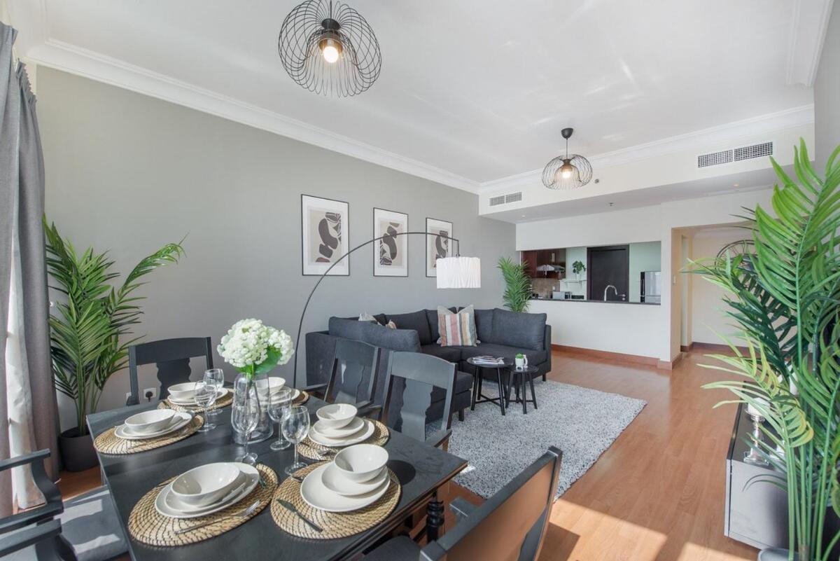 Modern In Lakeshore Spacious For 4 Holiday home