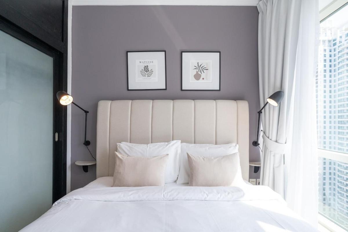Luxurious And Minimalist 3br In Marina Daire Dubai