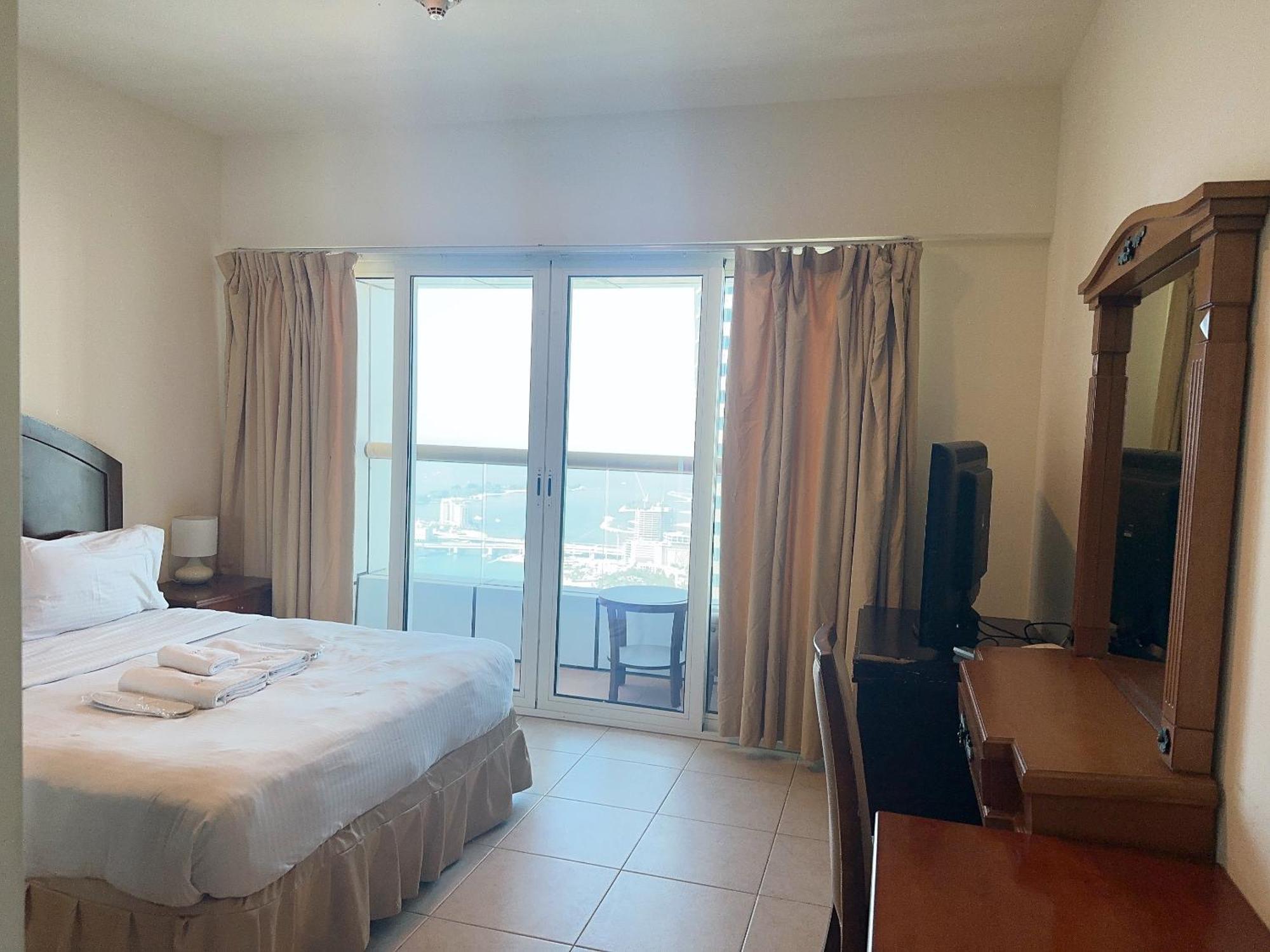 Homestay Ensuite In Coliving In Marina Dubai