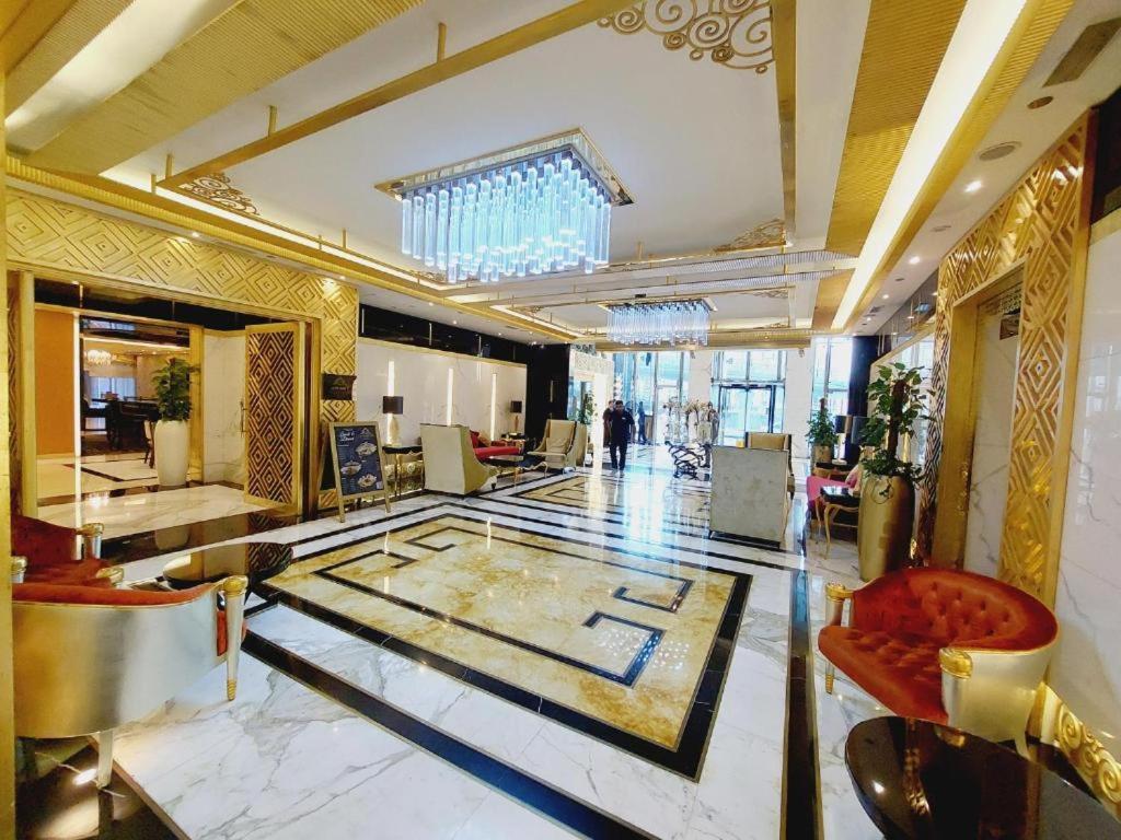 Daire 2 Minute Walk To Mall - 3 Bedroom Burj Khalifa View With Pool And Dubai