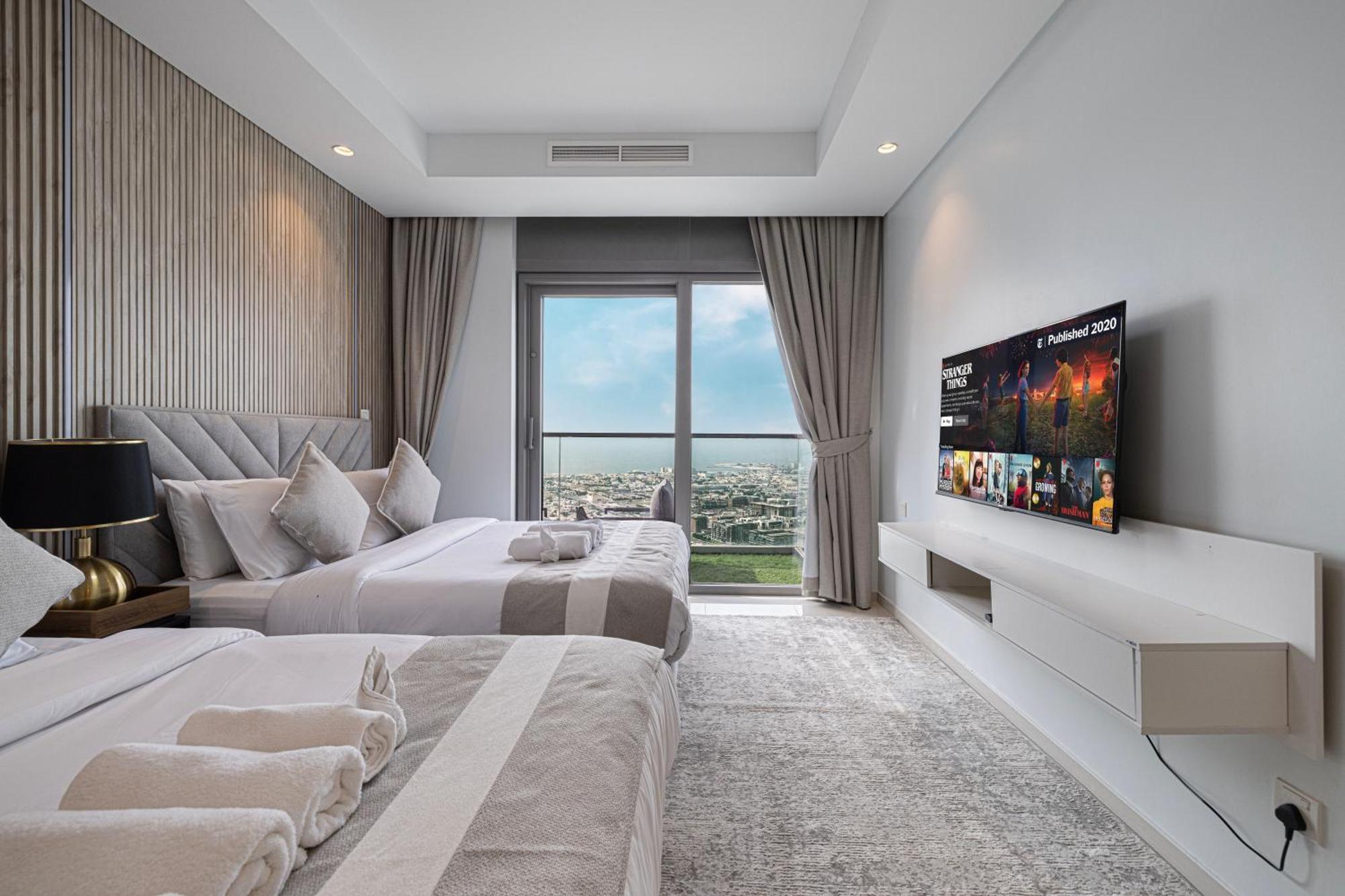 Highest Infinity Pool In Downtown Apartment Dubai