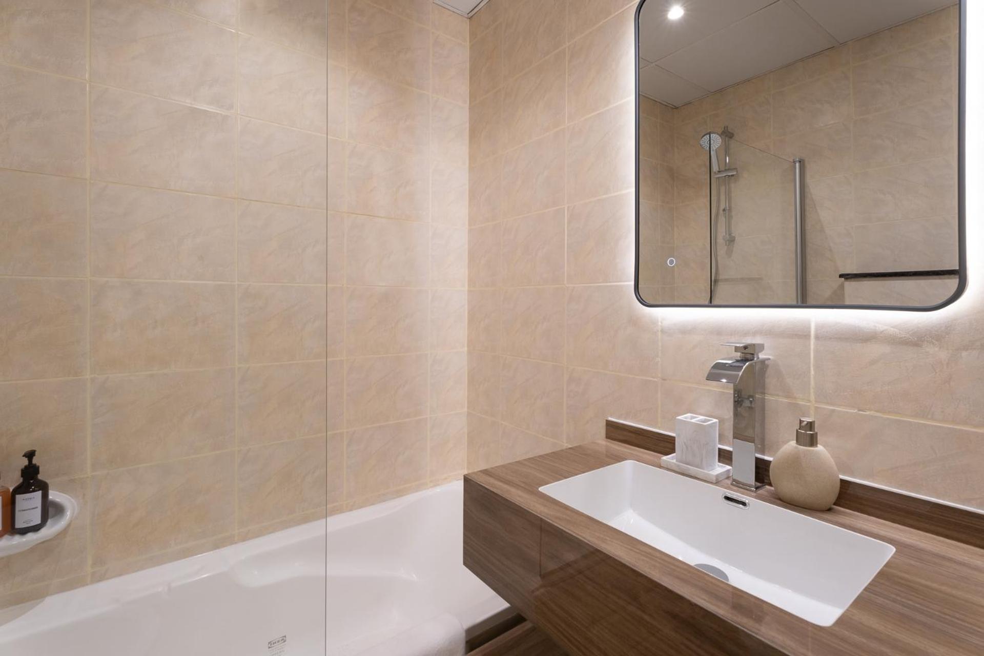 Nasma Luxury - Elevated Comfort & Style In A 24th Floor Apartment