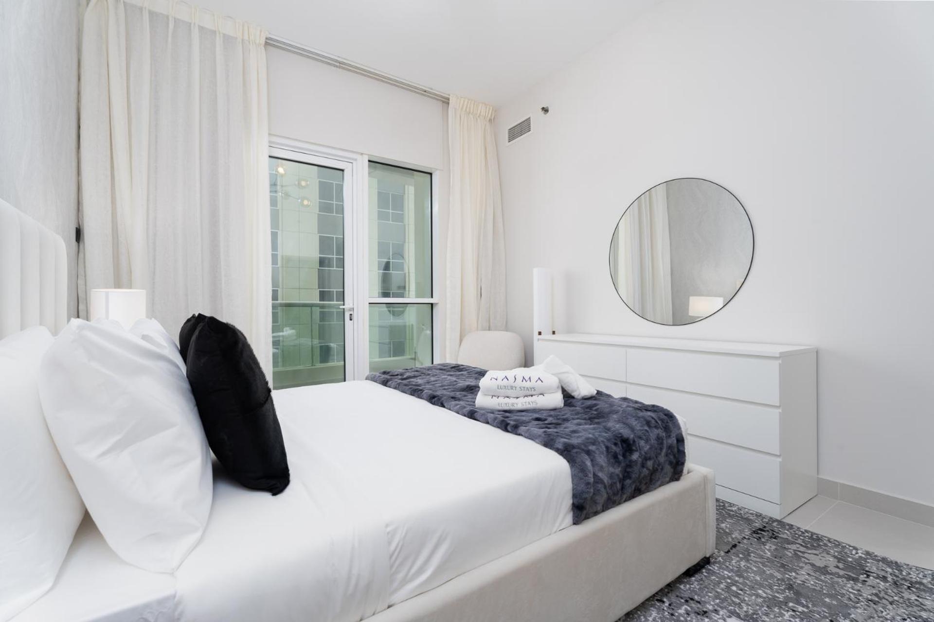 Nasma Luxury - Elevated Comfort & Style In A 24th Floor Dubai