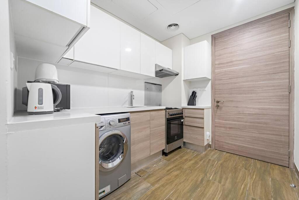 First Class Rustic Charm In Sol Bay Dubai