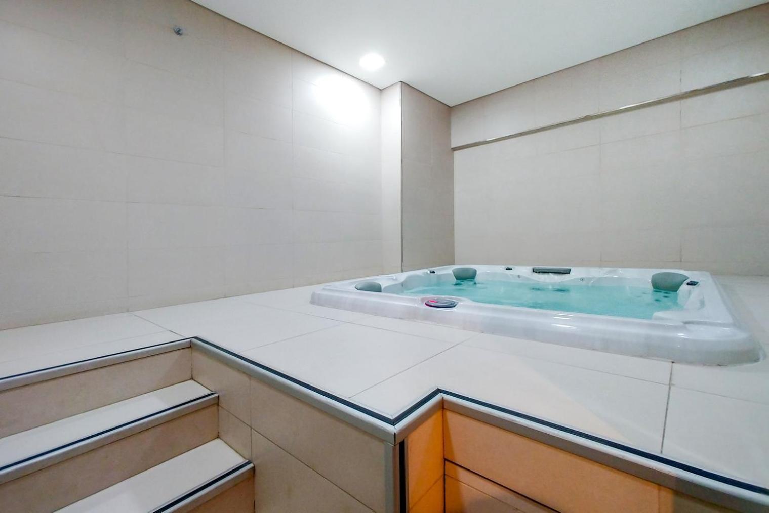 Daire Blueground Duja Tower View Pool Gym Dxb-1106 *