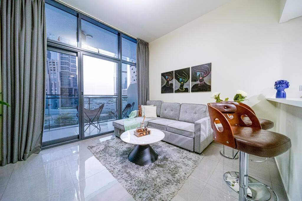 Chic 1br Getaway- 4min Walk To Business Bay Metro & 10min To Burj Khalifa * Dubai