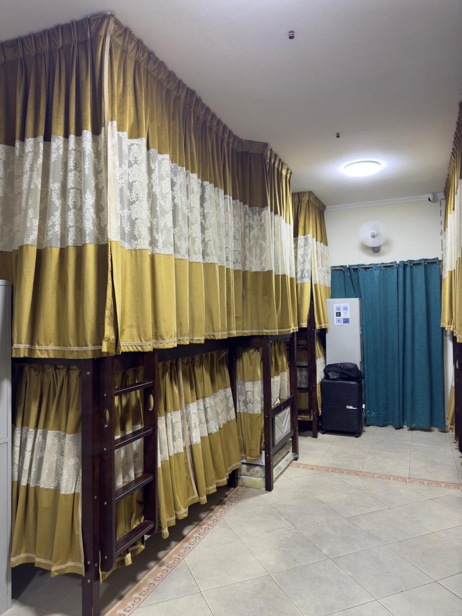 Apartment Sarjak's Mankhool *