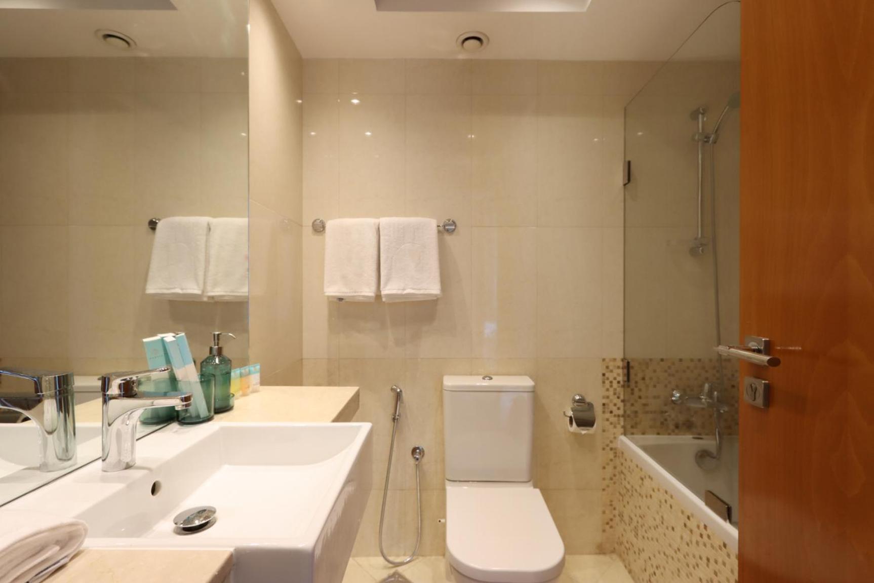 Livbnb- Prime Located 2b In Marina, Steps To *