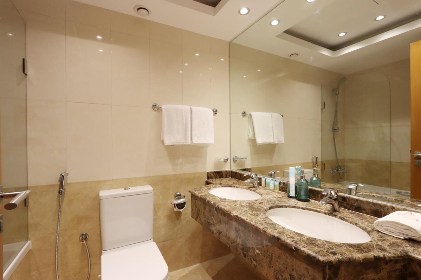 Livbnb- Prime Located 2b In Marina, Steps To Apartment *