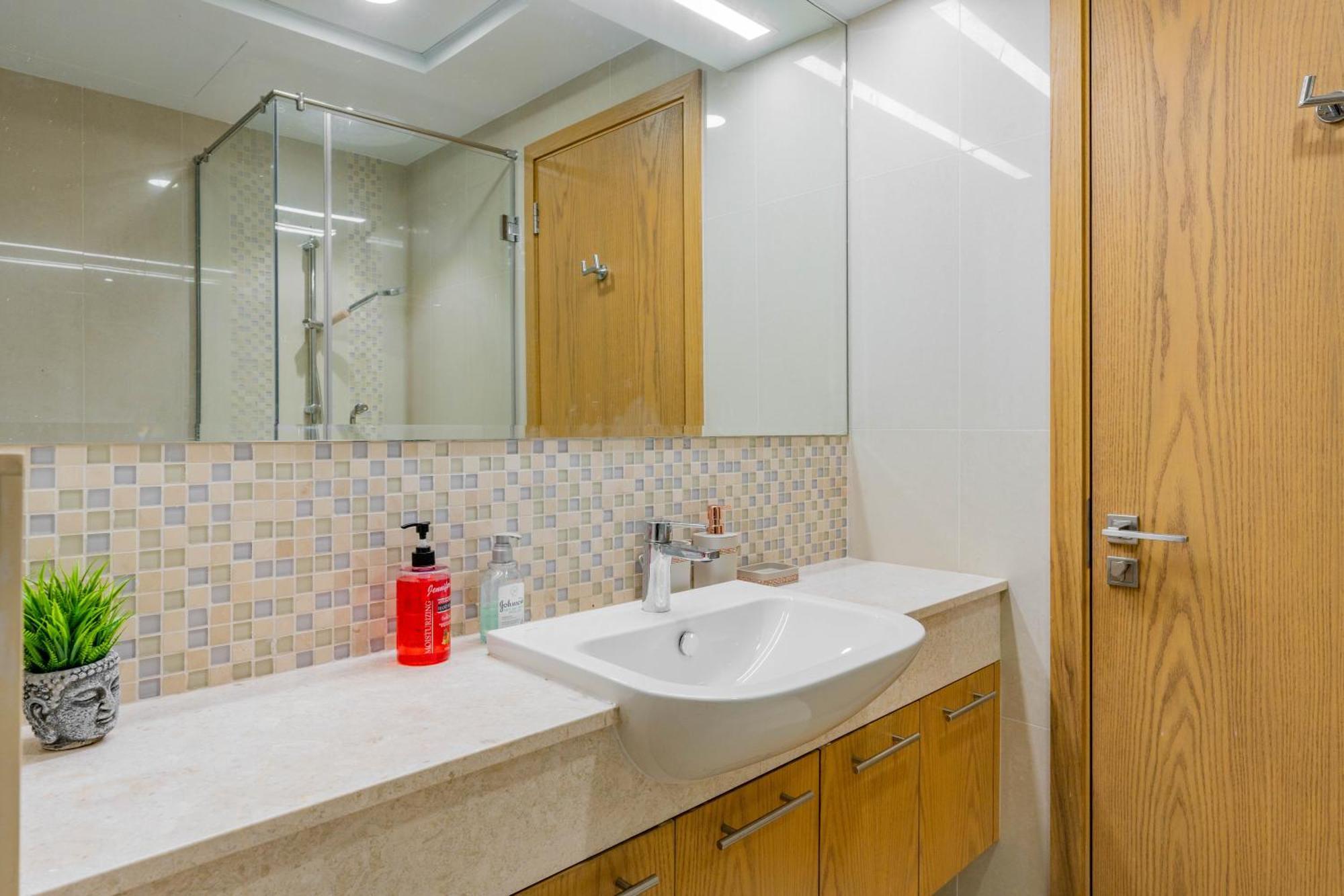 Modern 1-br Close To Mall And Burj Khalifa Daire