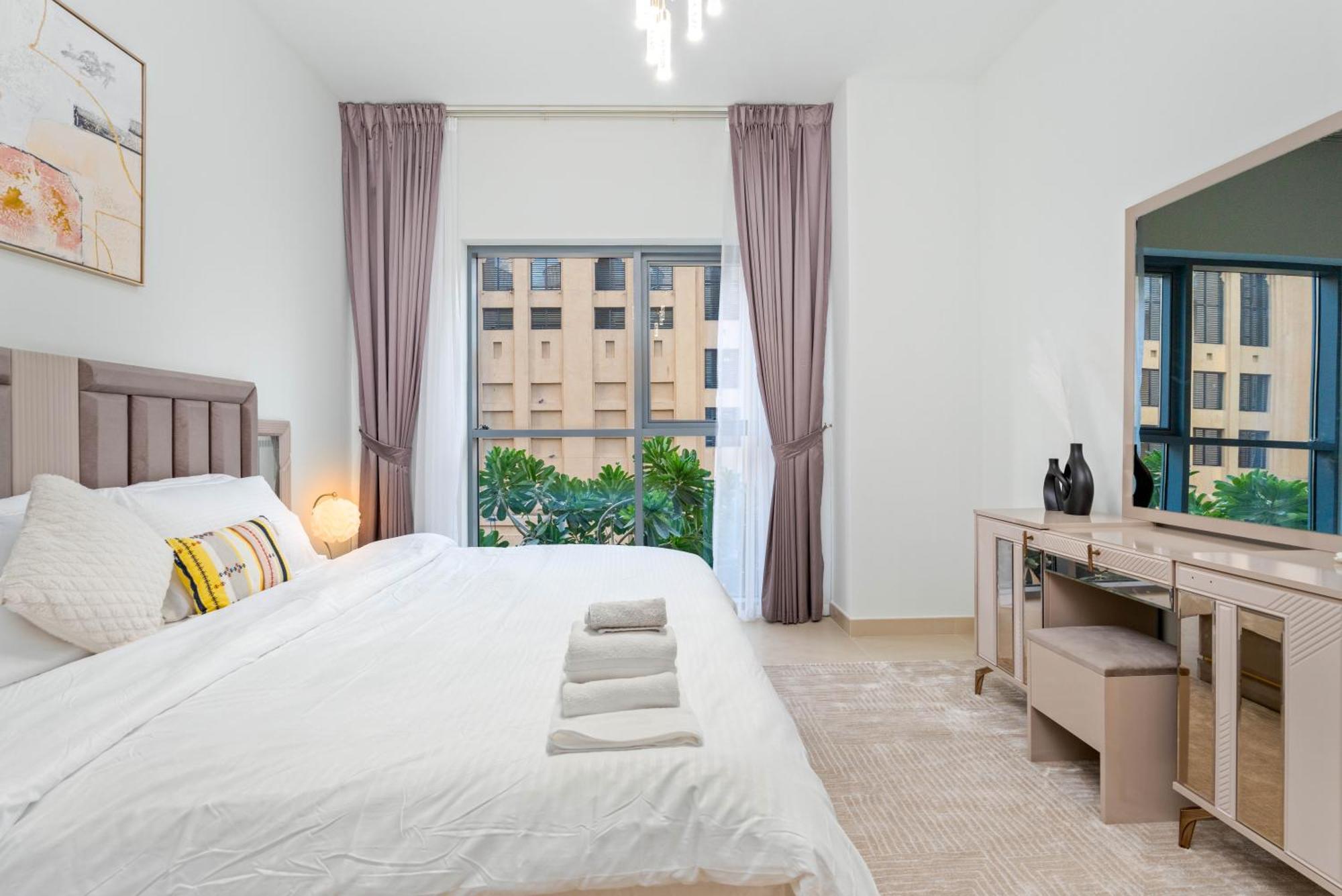 Daire Modern 1-br Close To Mall And Burj Khalifa Dubai