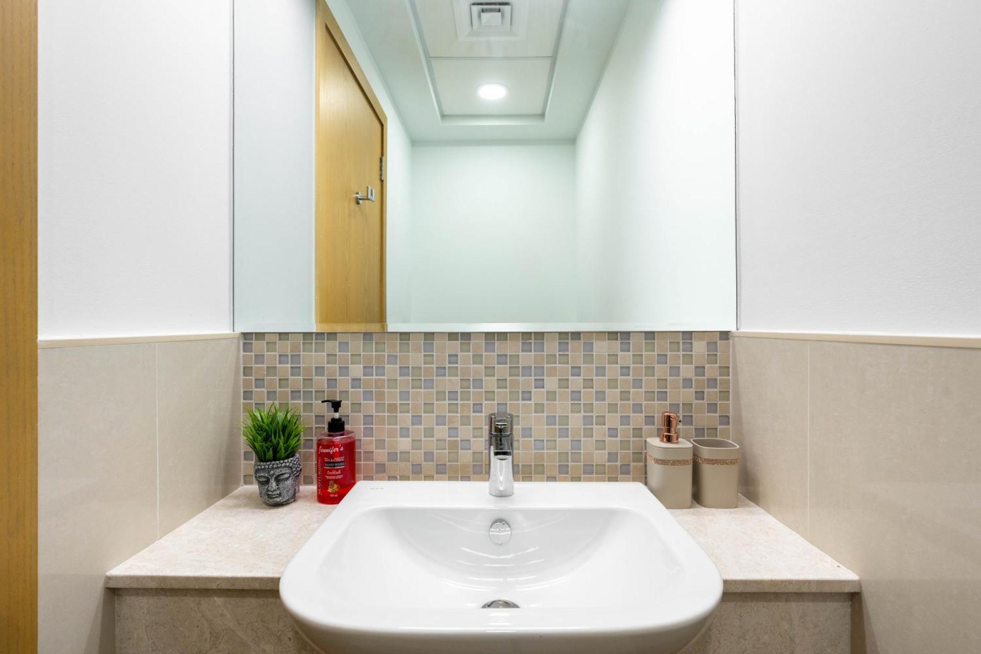 Daire Modern 1-br Close To Mall And Burj Khalifa