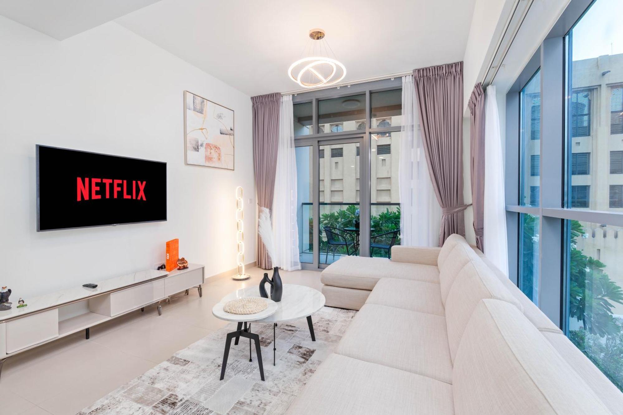 Daire Modern 1-br Close To Mall And Burj Khalifa *