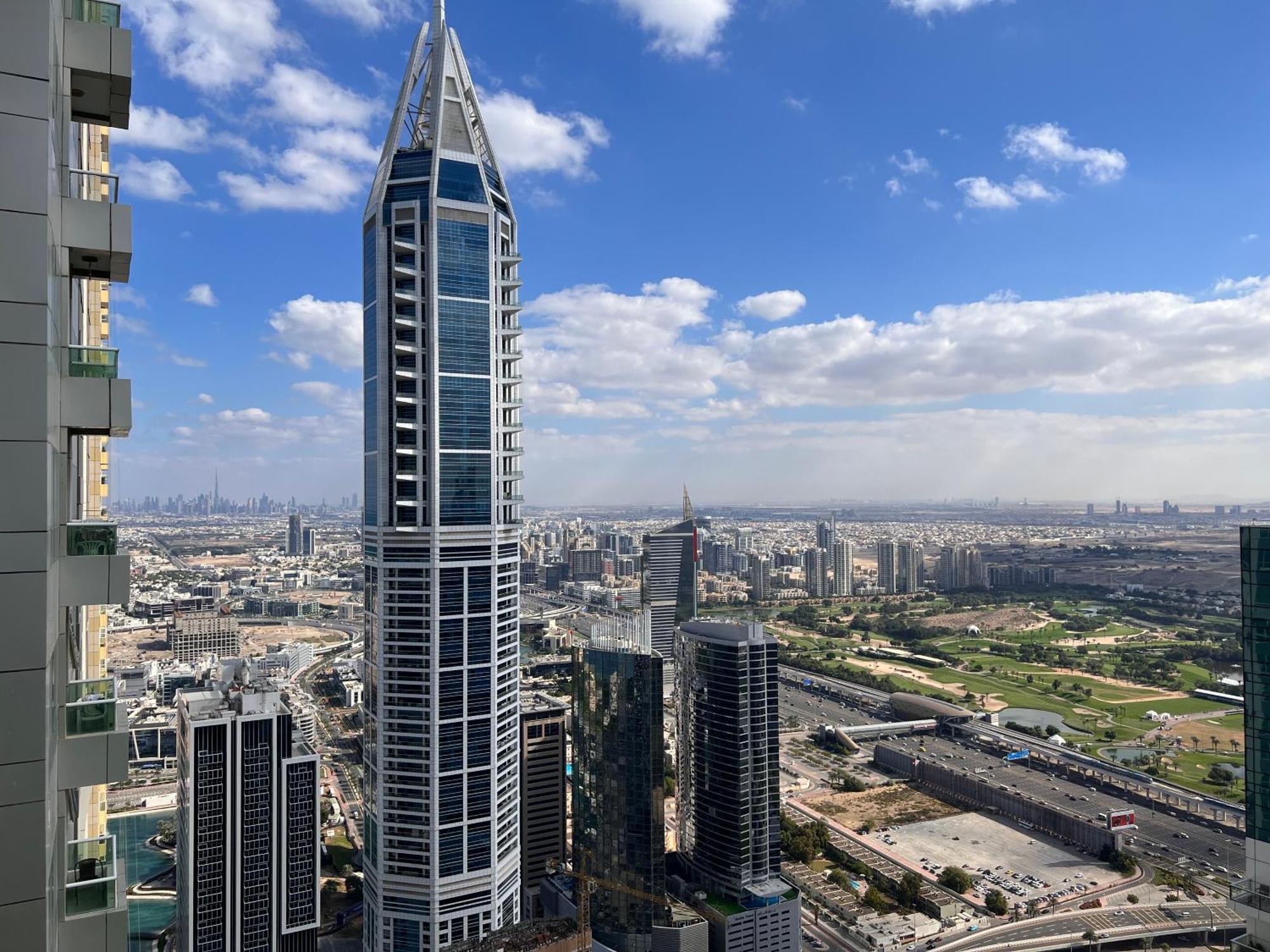 Beautiful Marina View 58th Floor 3 Bedrooms *