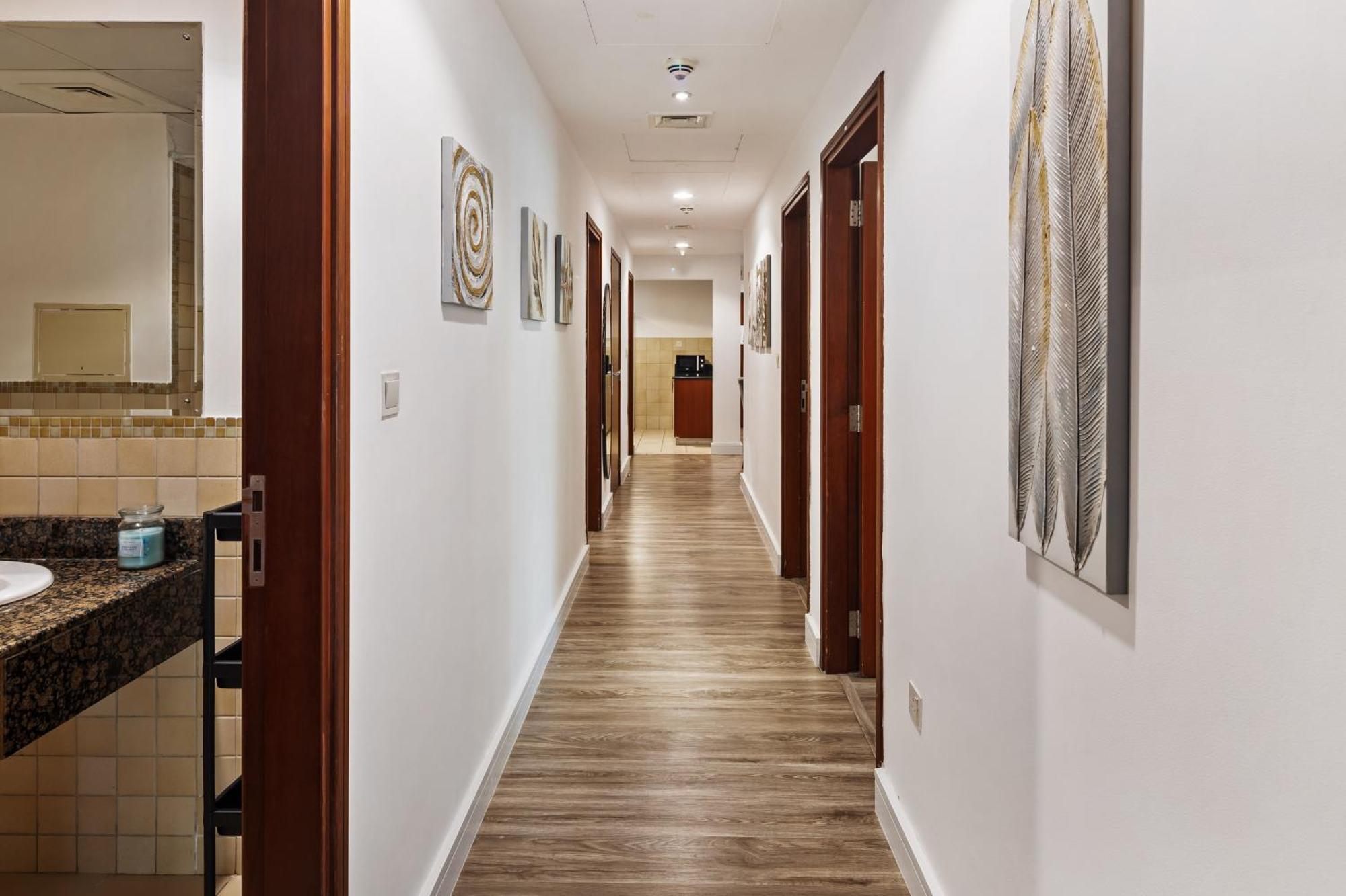 La Buena Vida Homes Apartment