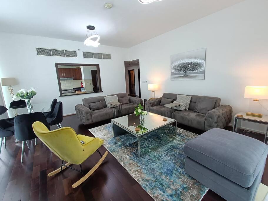 Quill - Canal View Spacious 3 Bedroom Apartment Dubai