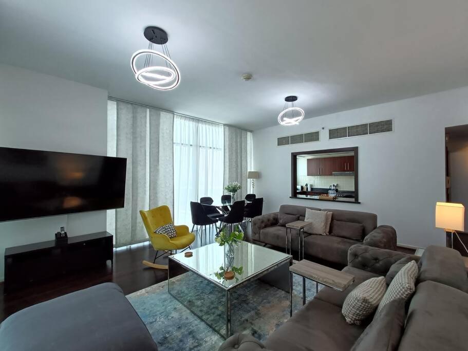 Quill - Canal View Spacious 3 Bedroom Apartment Dubai