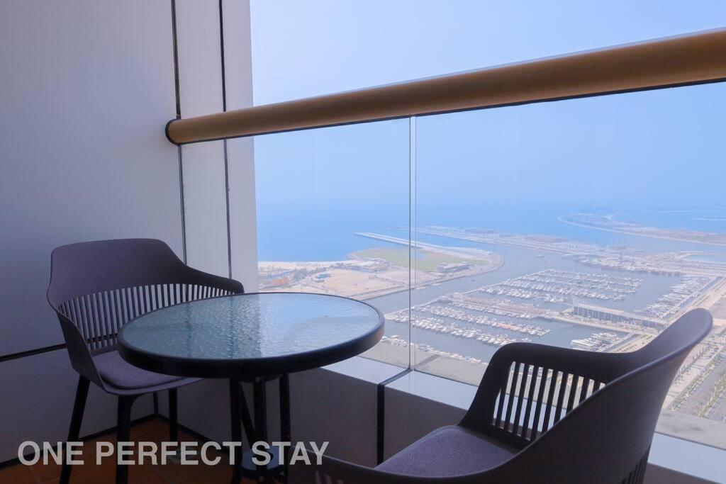 Stunning View 1 Bedroom Pool & Gym Apartment