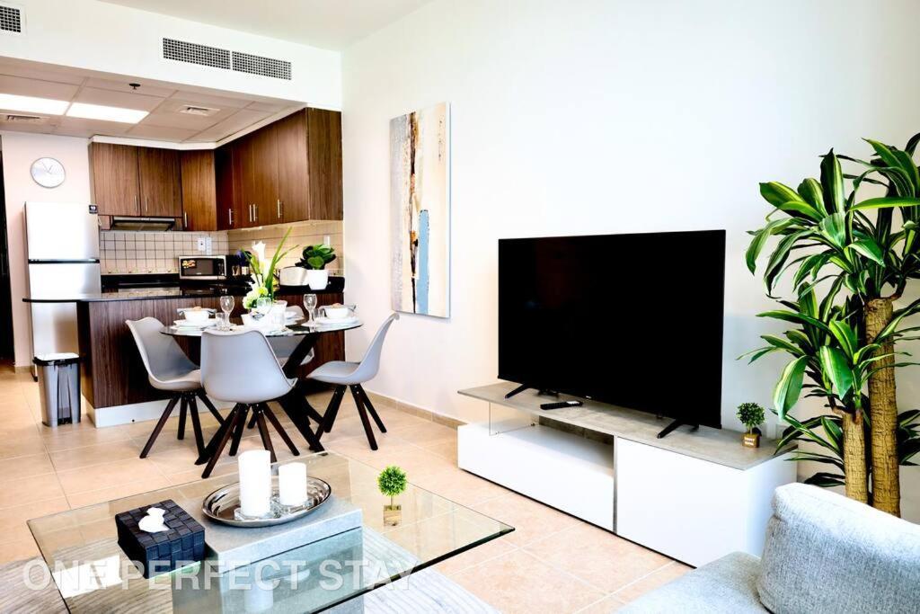 Apartment Stunning View 1 Bedroom Pool & Gym *