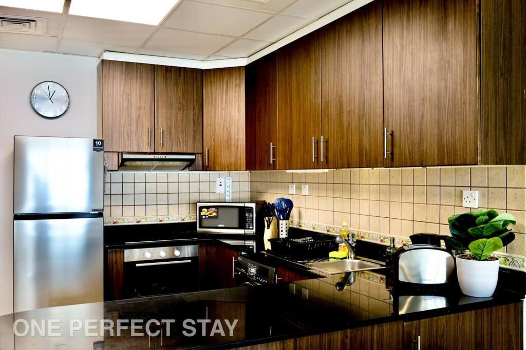 Apartment Stunning View 1 Bedroom Pool & Gym *