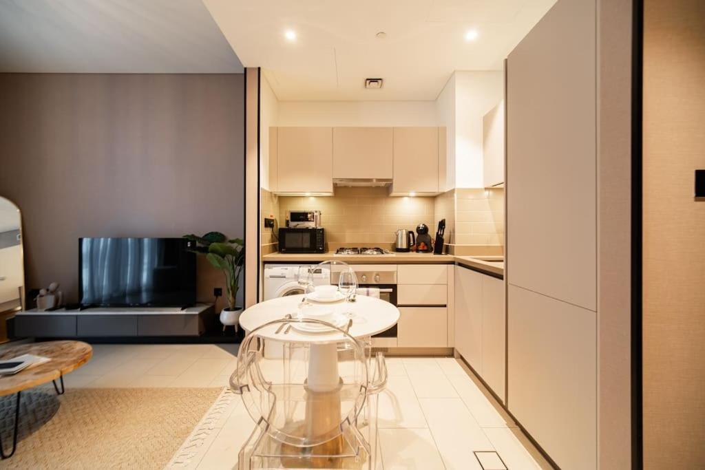 Quiet High-rise 1br - Free Baby Gear, Downtown Close Daire