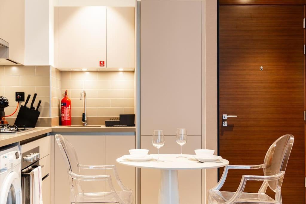 Daire Quiet High-rise 1br - Free Baby Gear, Downtown Close *