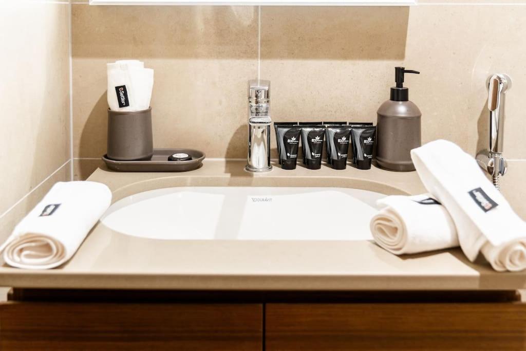 Quiet High-rise 1br - Free Baby Gear, Downtown Close Daire