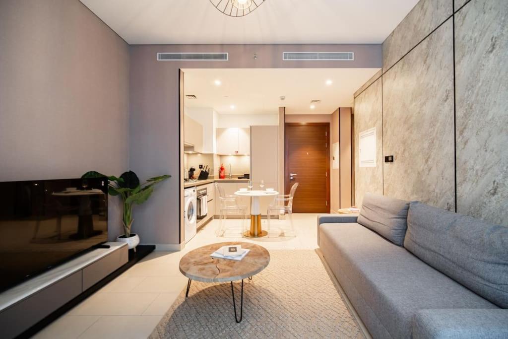 Quiet High-rise 1br - Free Baby Gear, Downtown Close Daire *