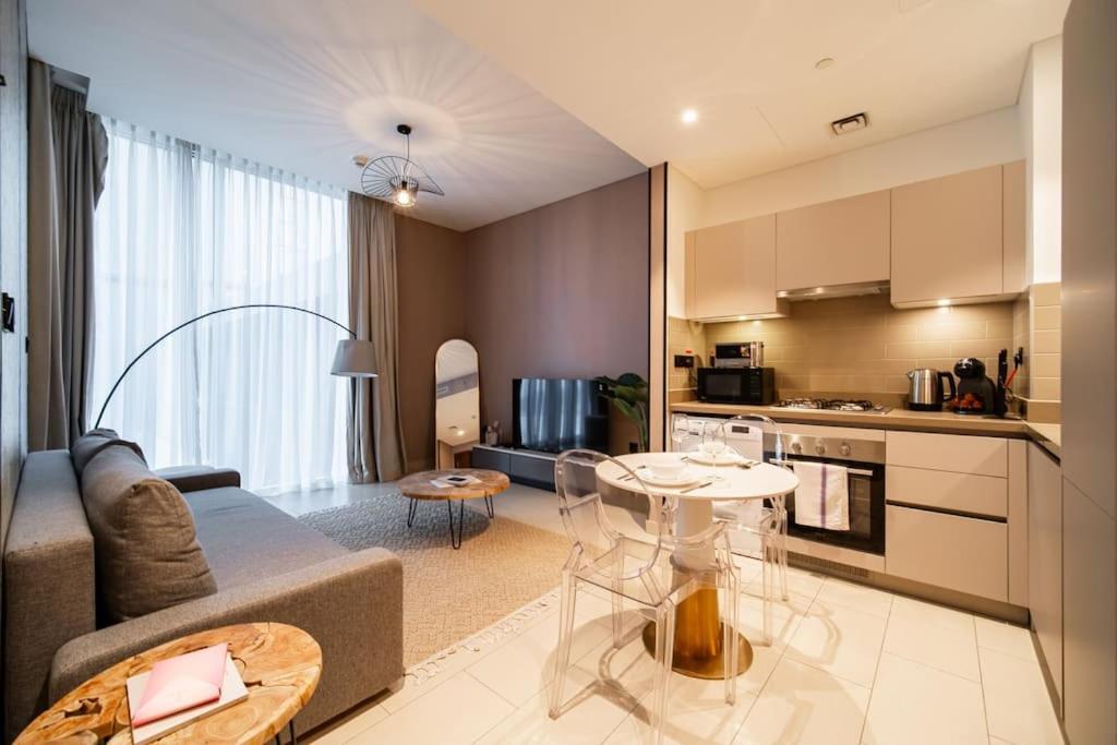 Daire Quiet High-rise 1br - Free Baby Gear, Downtown Close Dubai