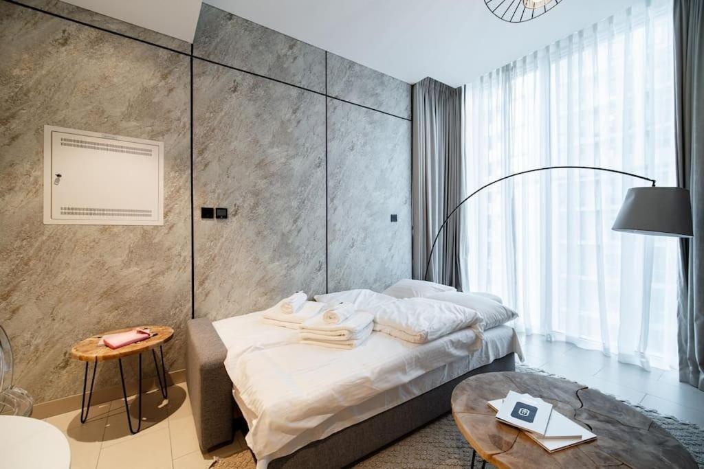 Daire Quiet High-rise 1br - Free Baby Gear, Downtown Close Dubai