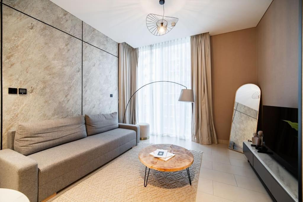 Daire Quiet High-rise 1br - Free Baby Gear, Downtown Close *