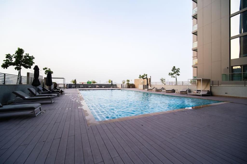 Daire Quiet High-rise 1br - Free Baby Gear, Downtown Close Dubai