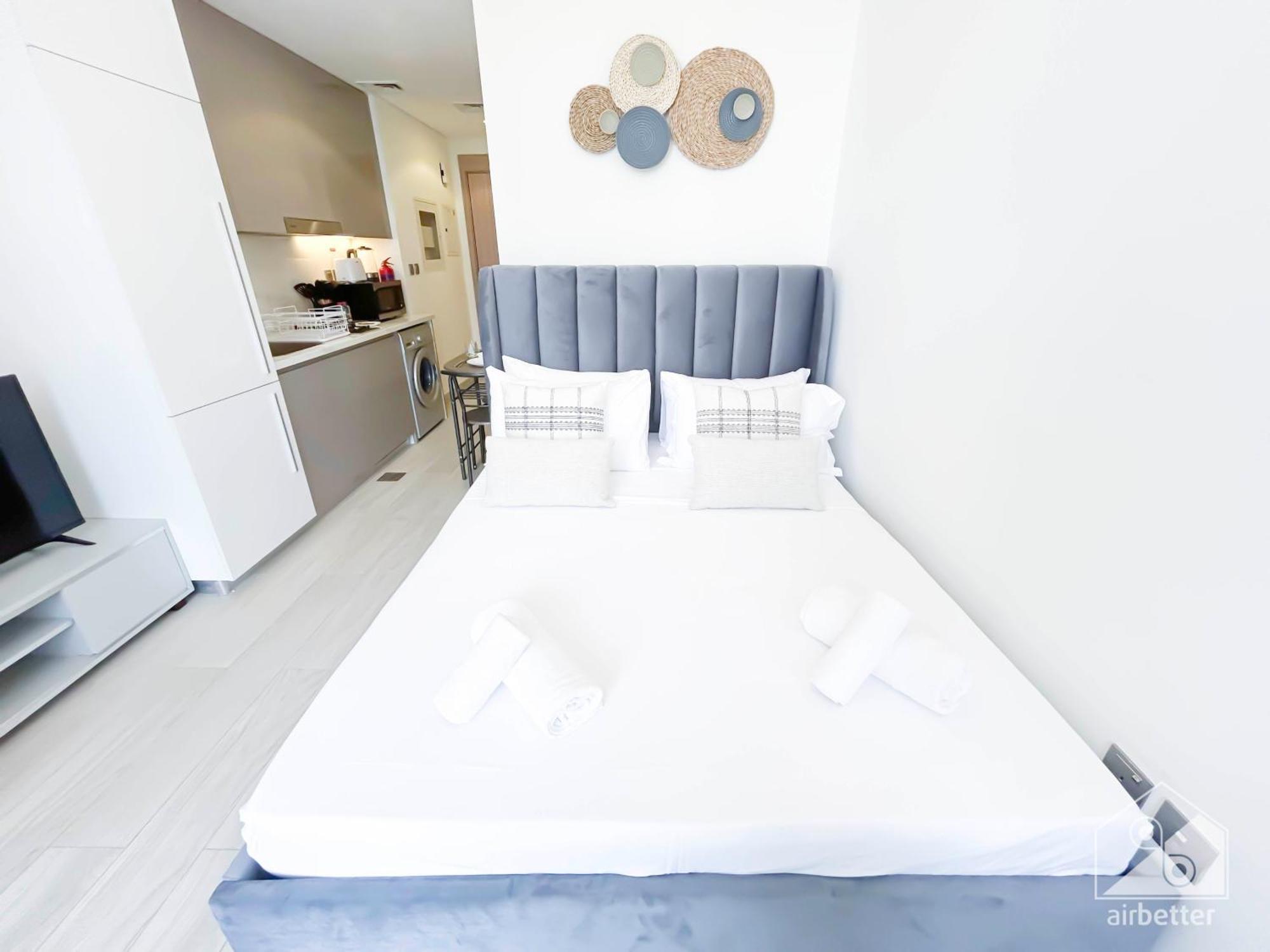 Stunning With A Spacious Balcony In Meydan Apartment