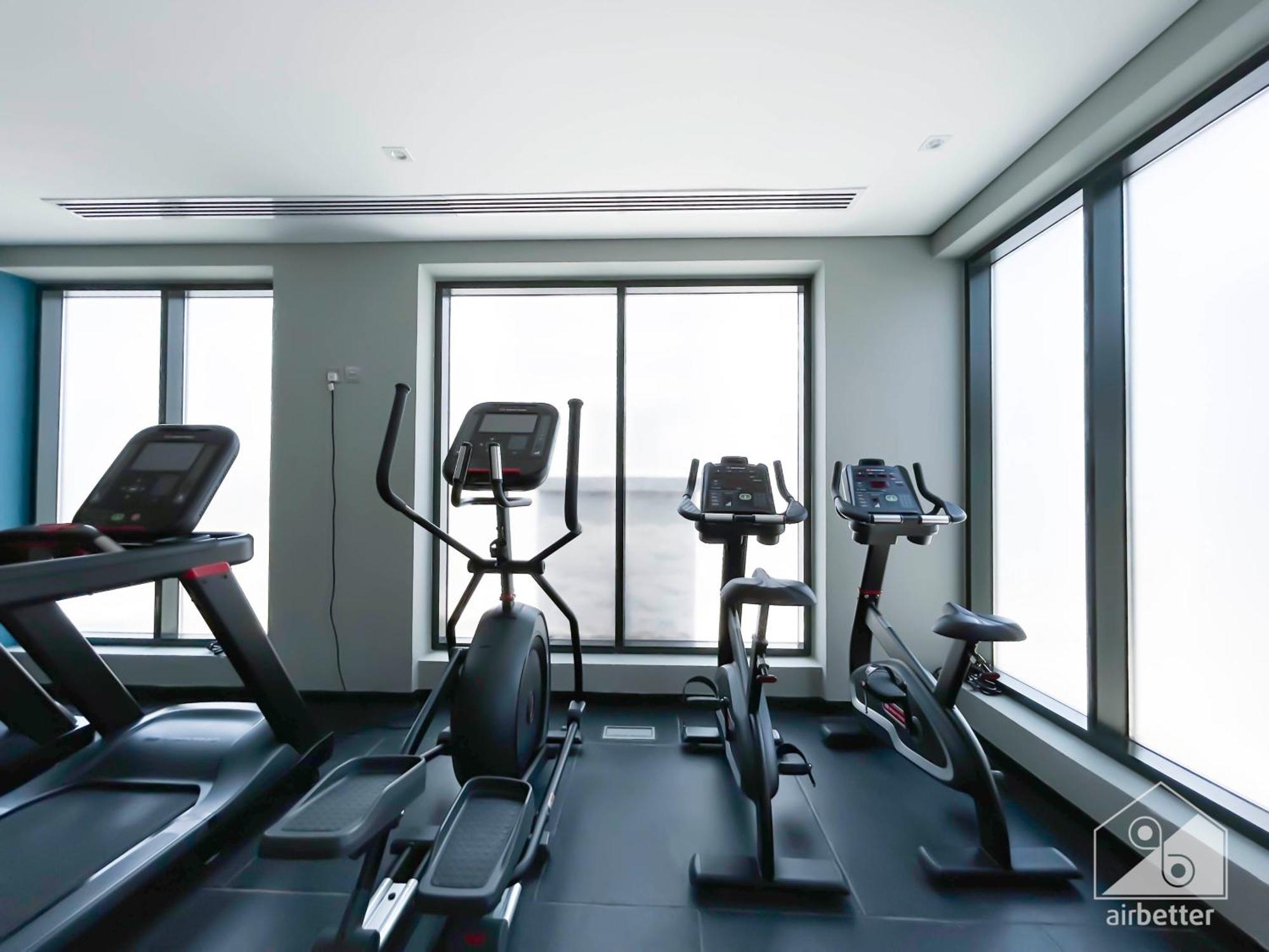 Stunning With A Spacious Balcony In Meydan Apartment Dubai