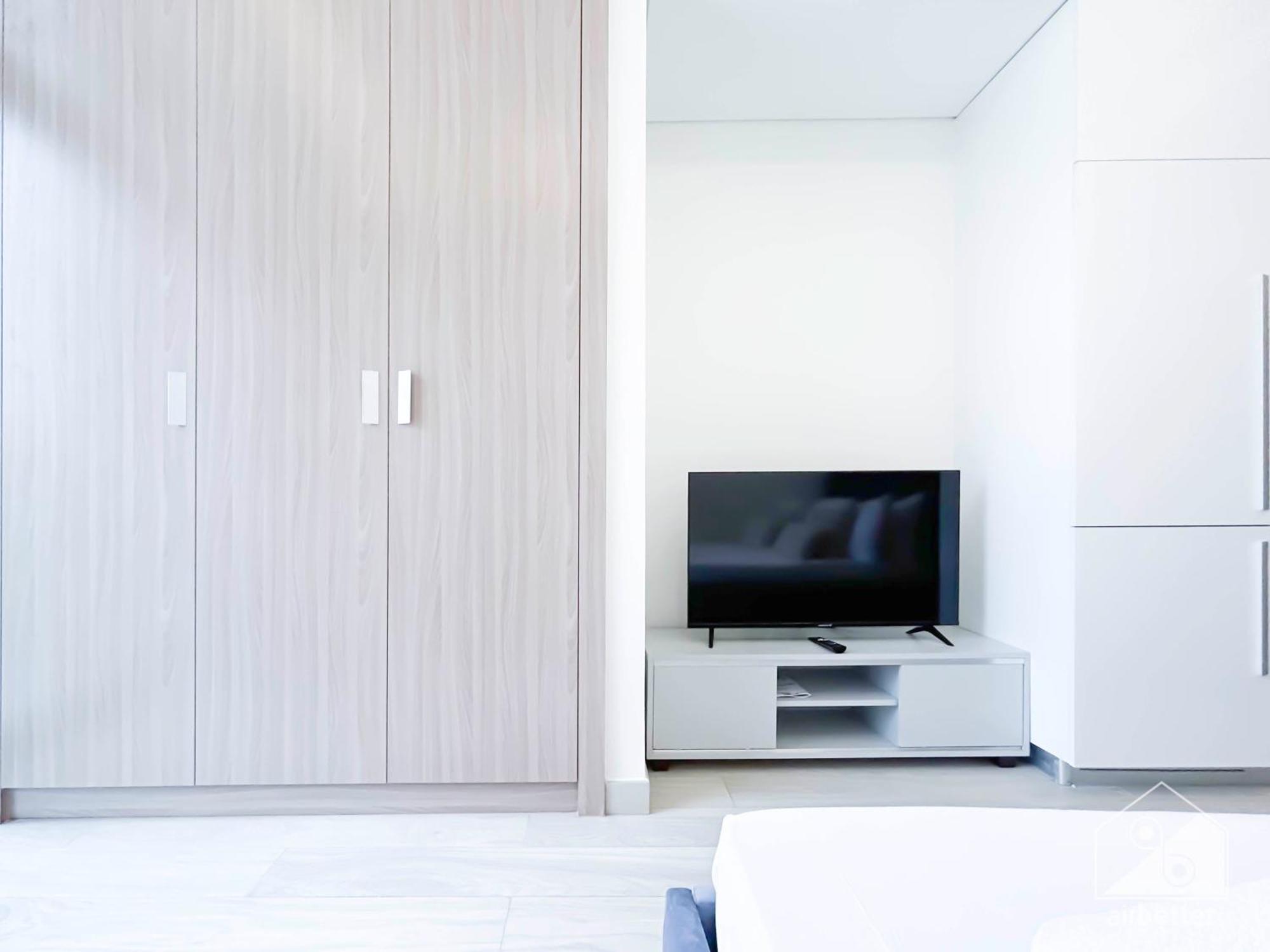 Stunning With A Spacious Balcony In Meydan Apartment