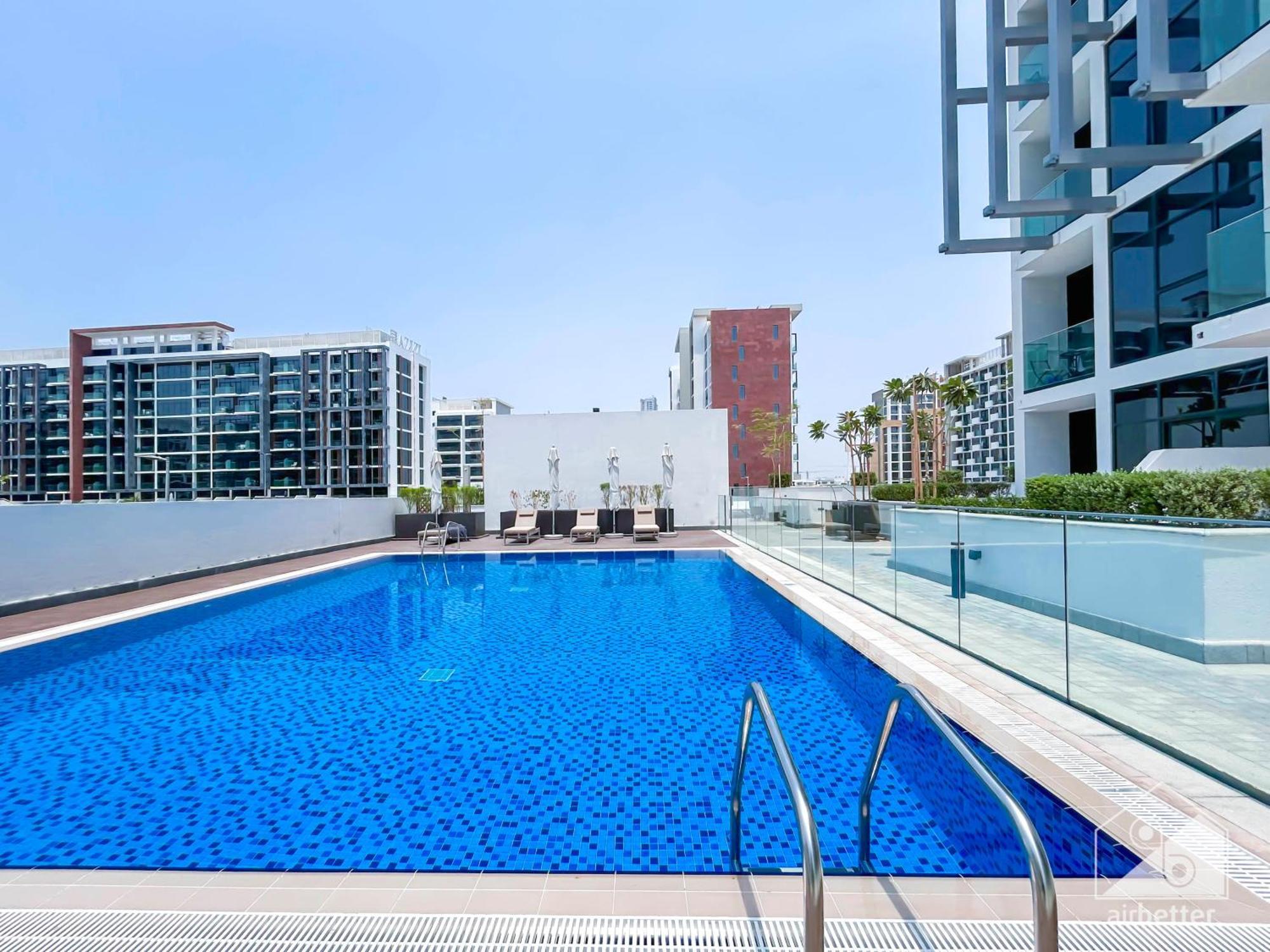 Stunning With A Spacious Balcony In Meydan Apartment Dubai